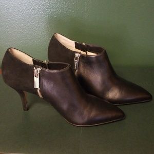 Michael Kors Black Ankle bootie in Black